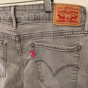 Levi jeans 712 slim 30in waist